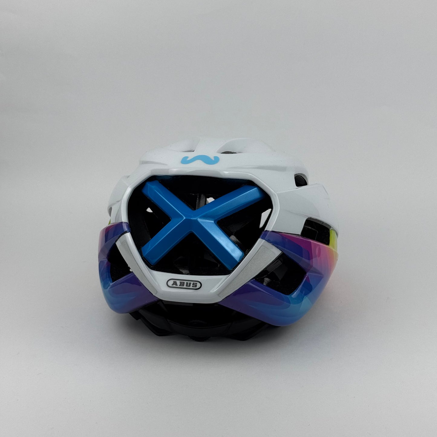 Casco movistar stromcheaser abus