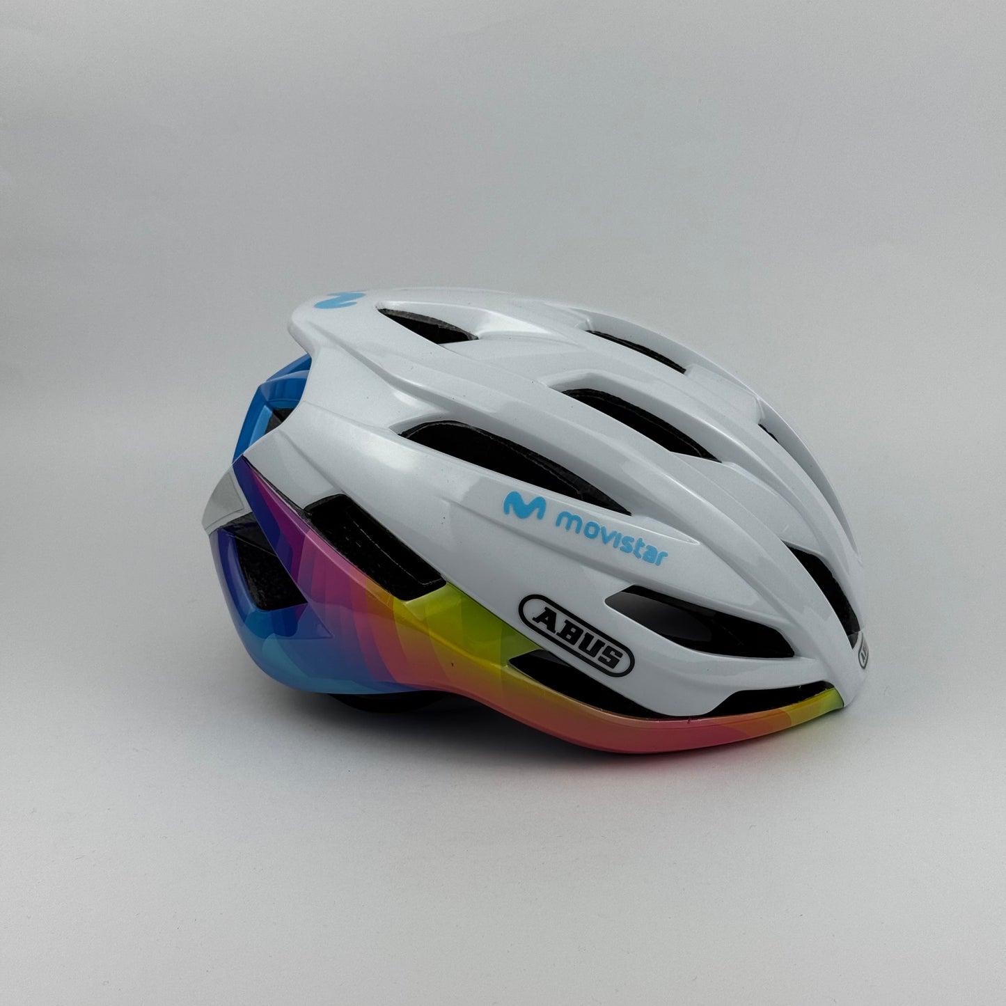 Casco movistar stromcheaser abus