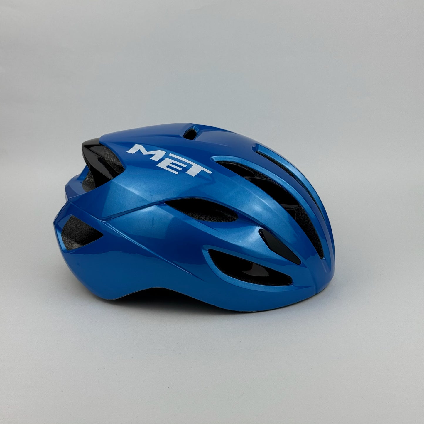 casco azul MET