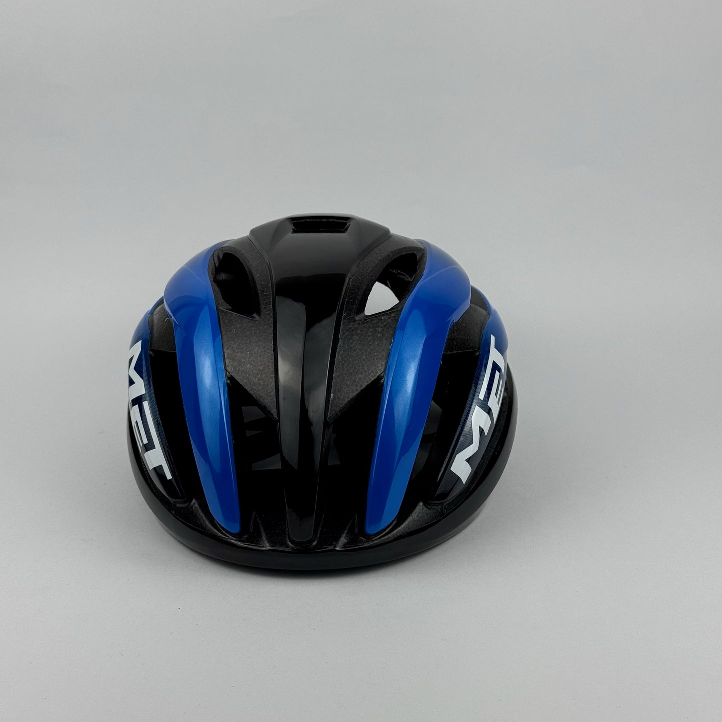casco negro azul MET