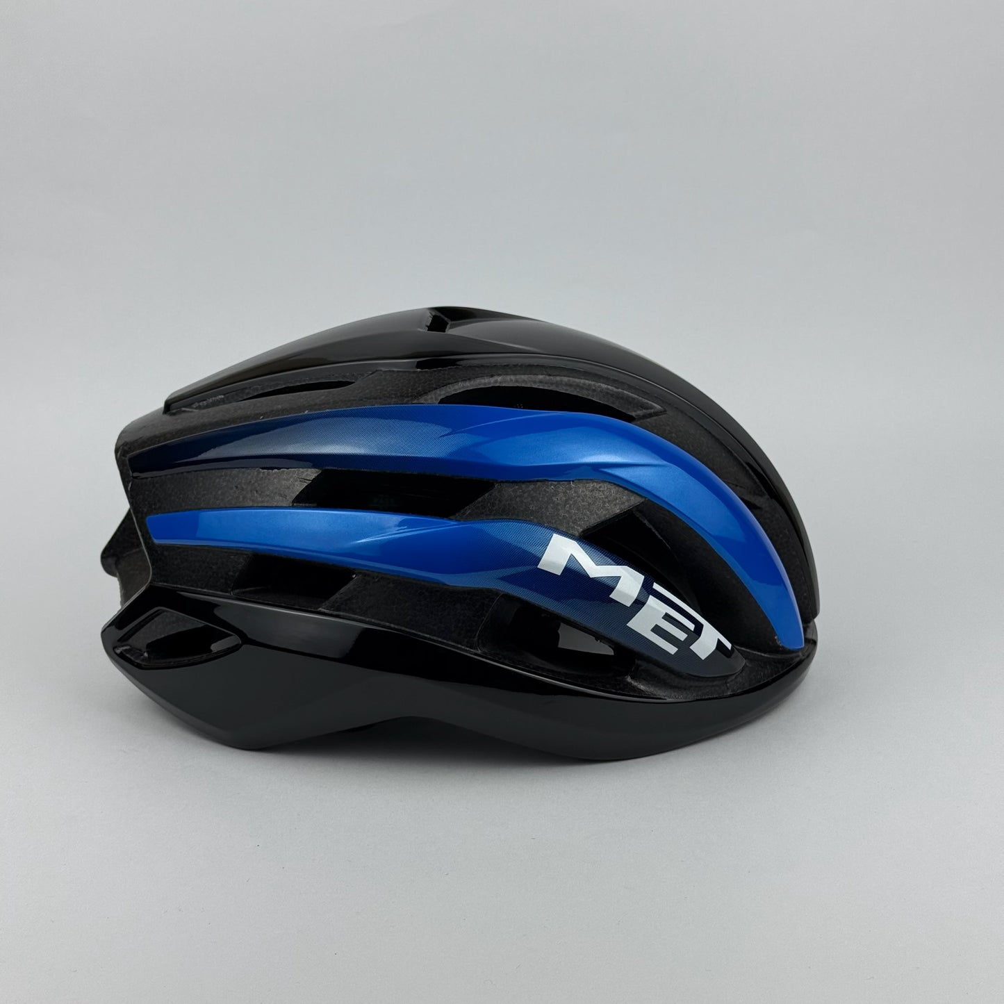 casco negro azul MET
