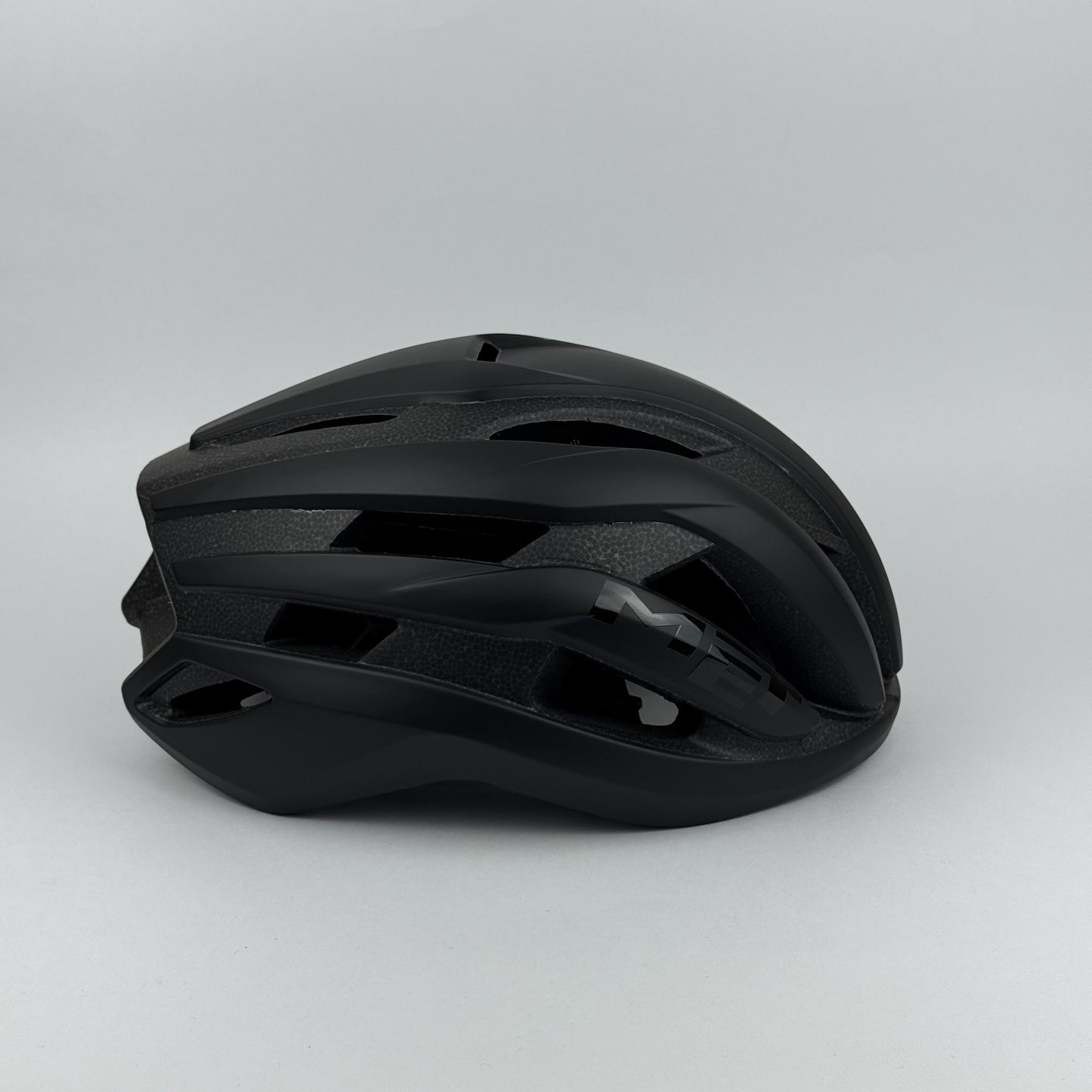 casco negro mate MET