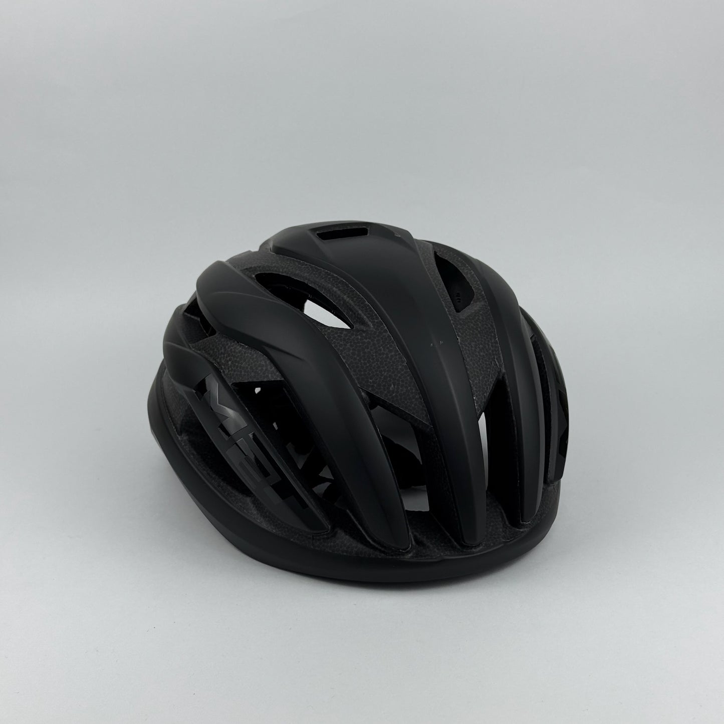 casco negro mate MET