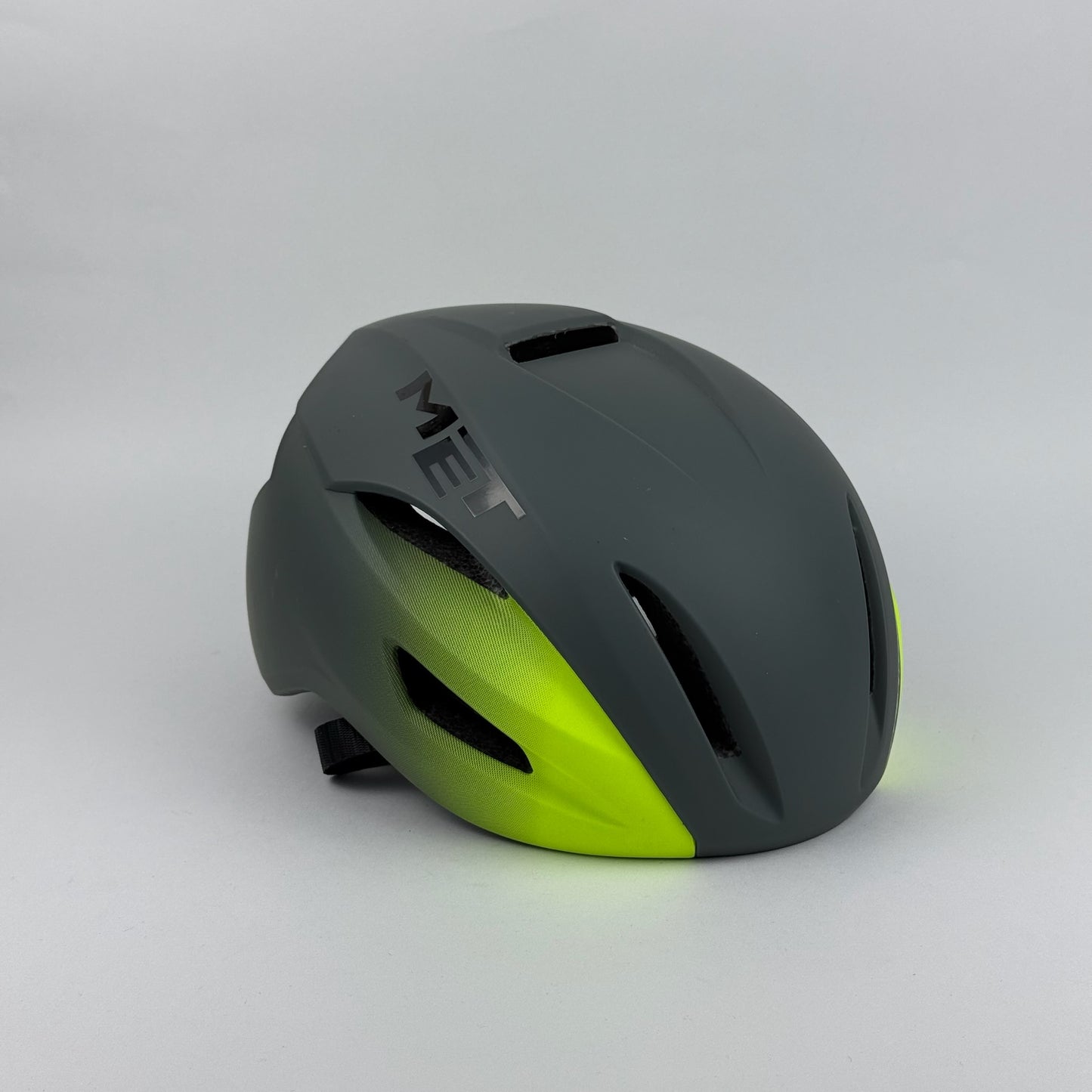 casco gris verde MET