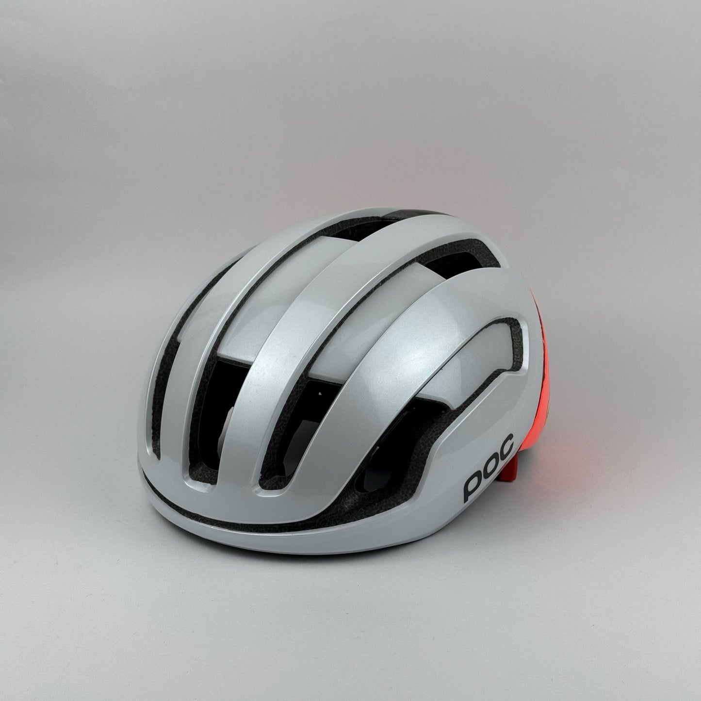 Casco blanco naranja OMNE AIR