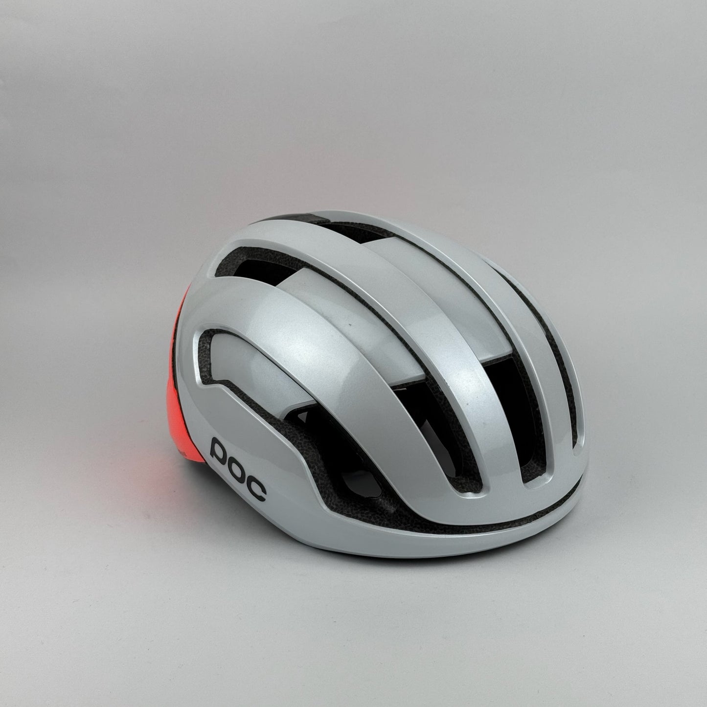 Casco blanco naranja OMNE AIR