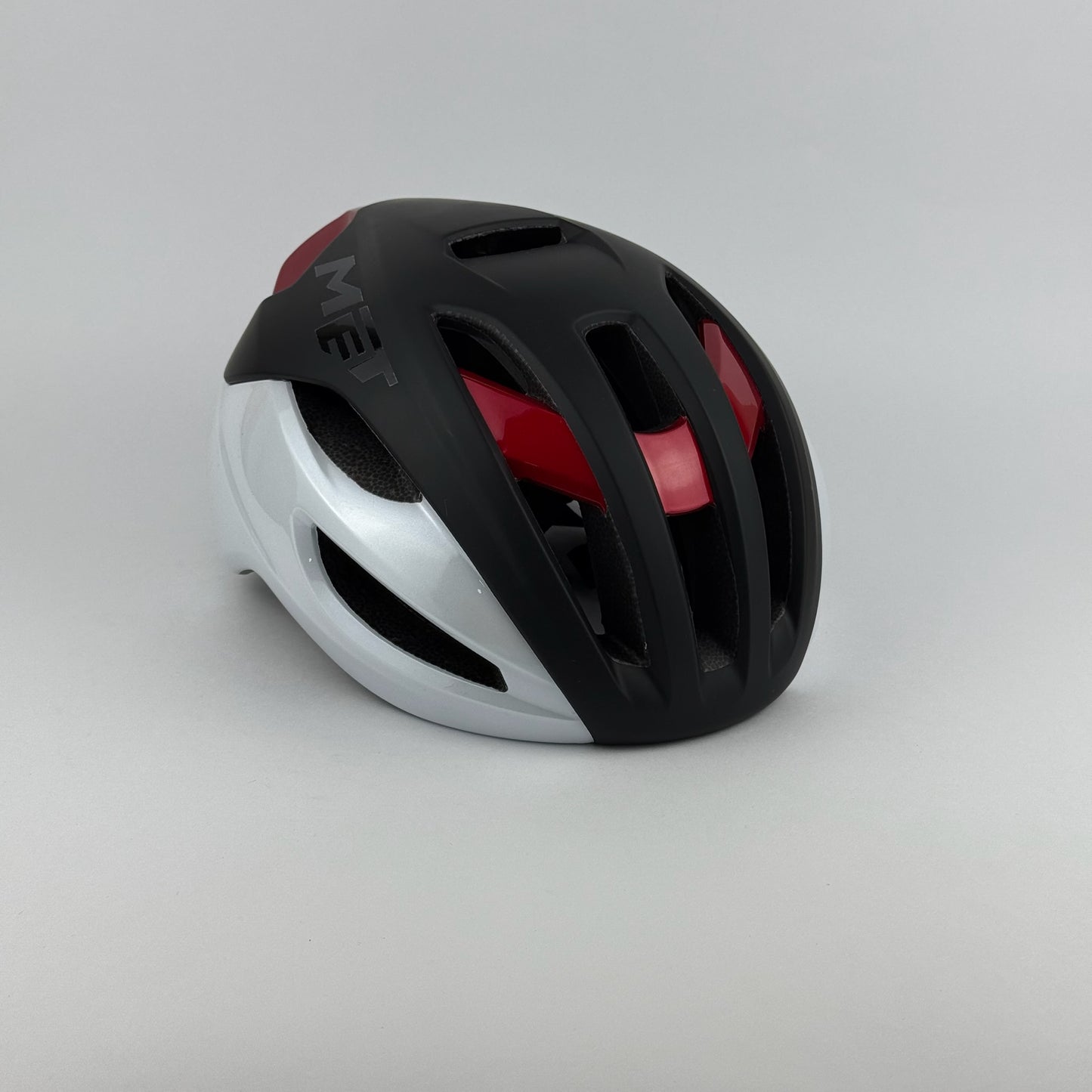 casco blanco con negro MET