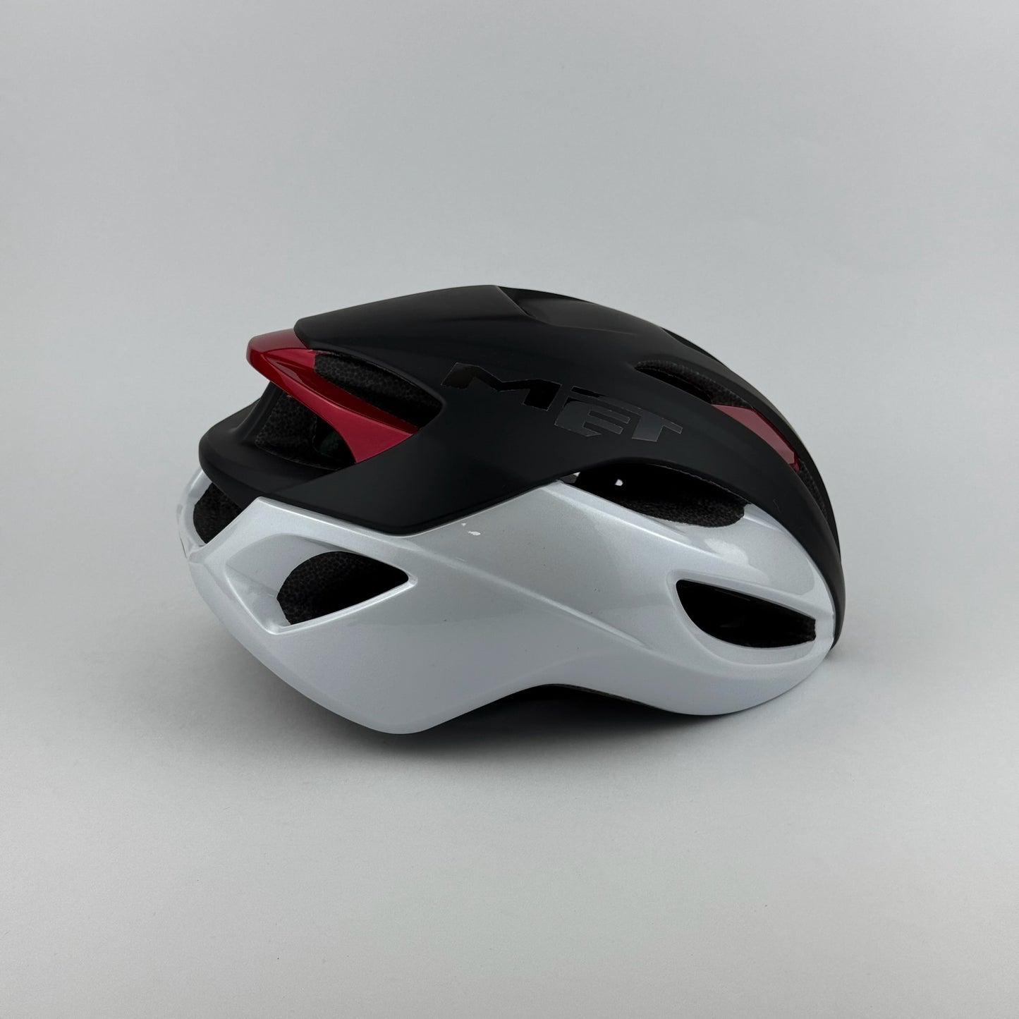 casco blanco con negro MET