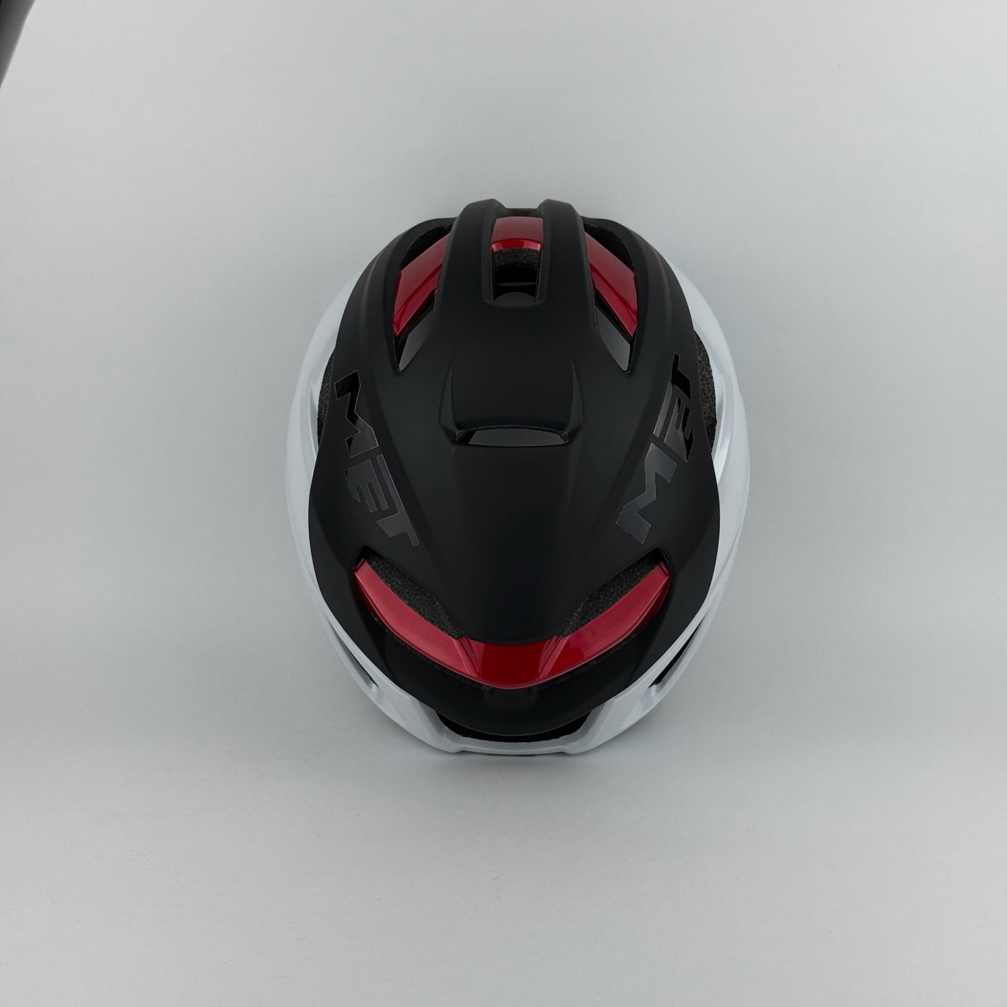 casco blanco con negro MET
