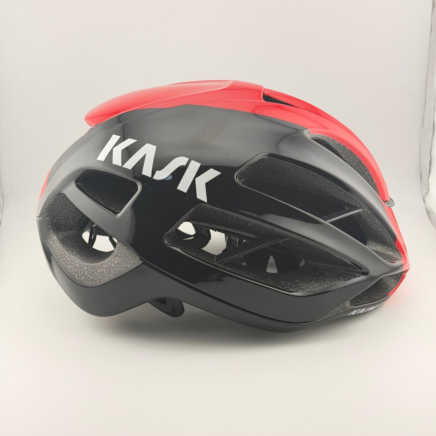 Casco KSK Protone negro línea roja