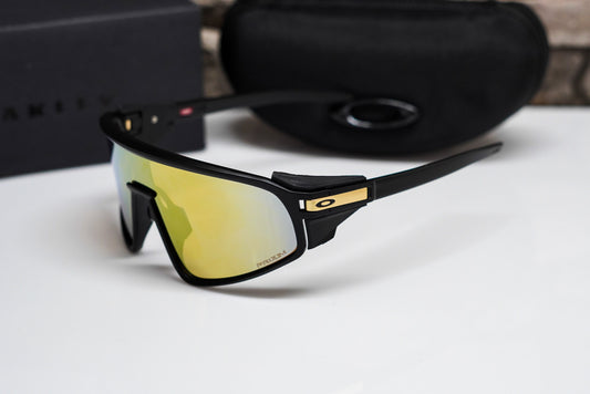 Oakley Latch Panel dorada