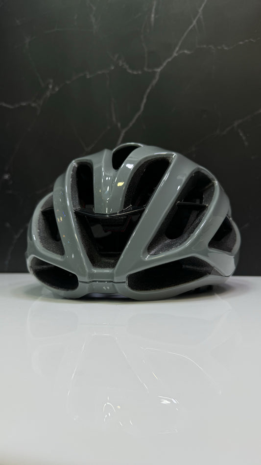 Casco protone gris