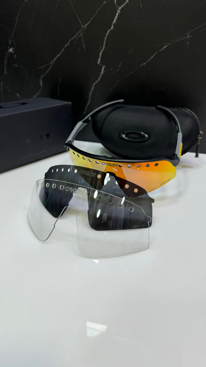 OAKLEY SUTRO SWEEP GRIS CON NEGRO