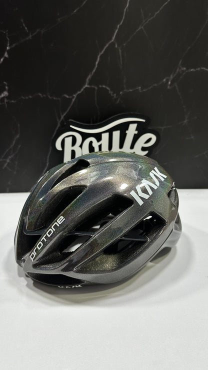 Casco protone tornasol