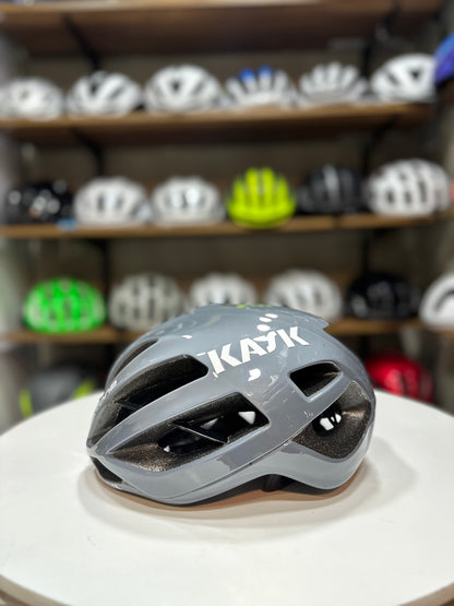 Casco protone gris