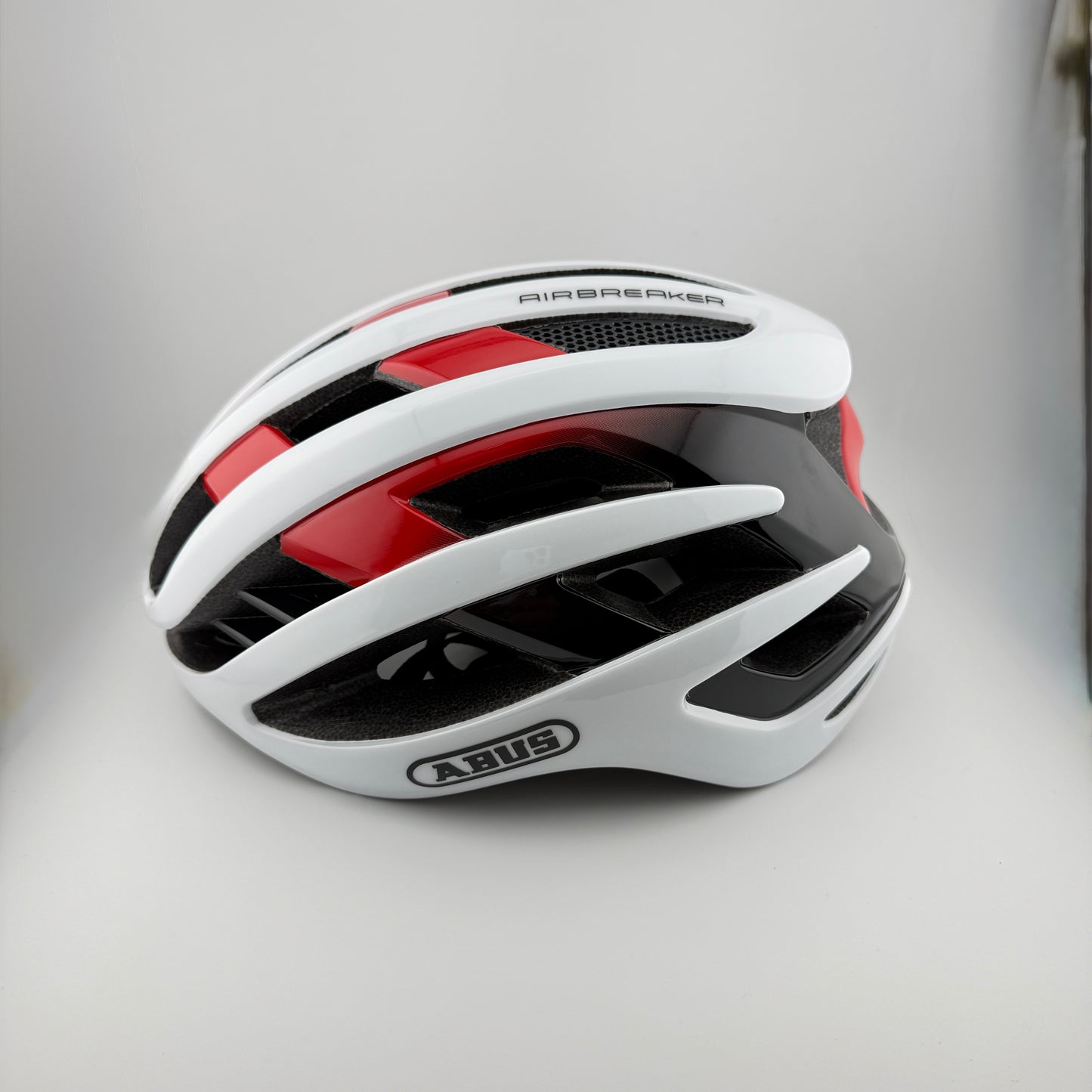 Casco blanco con rojo abus airbreaker