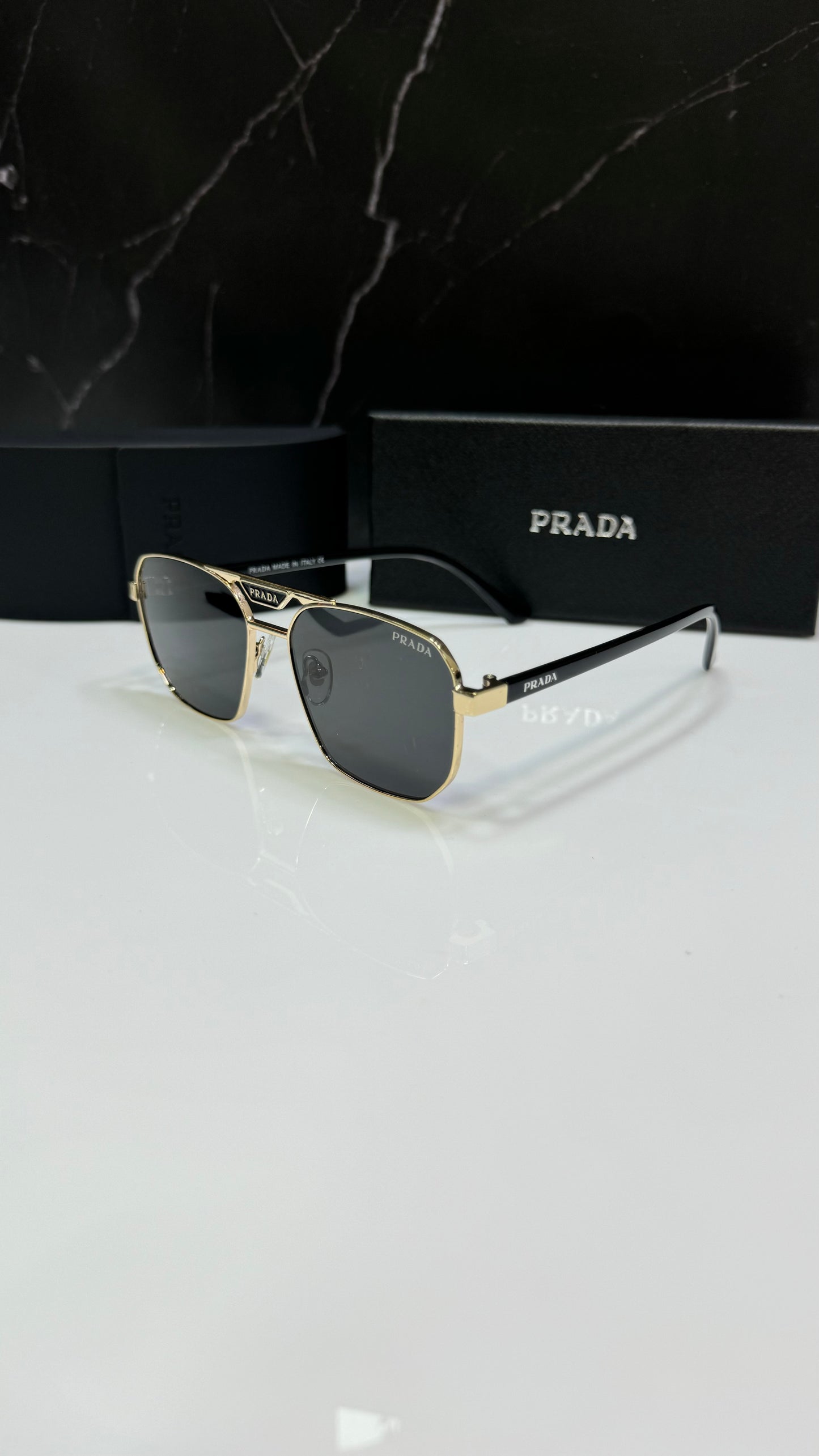 PRADA negras