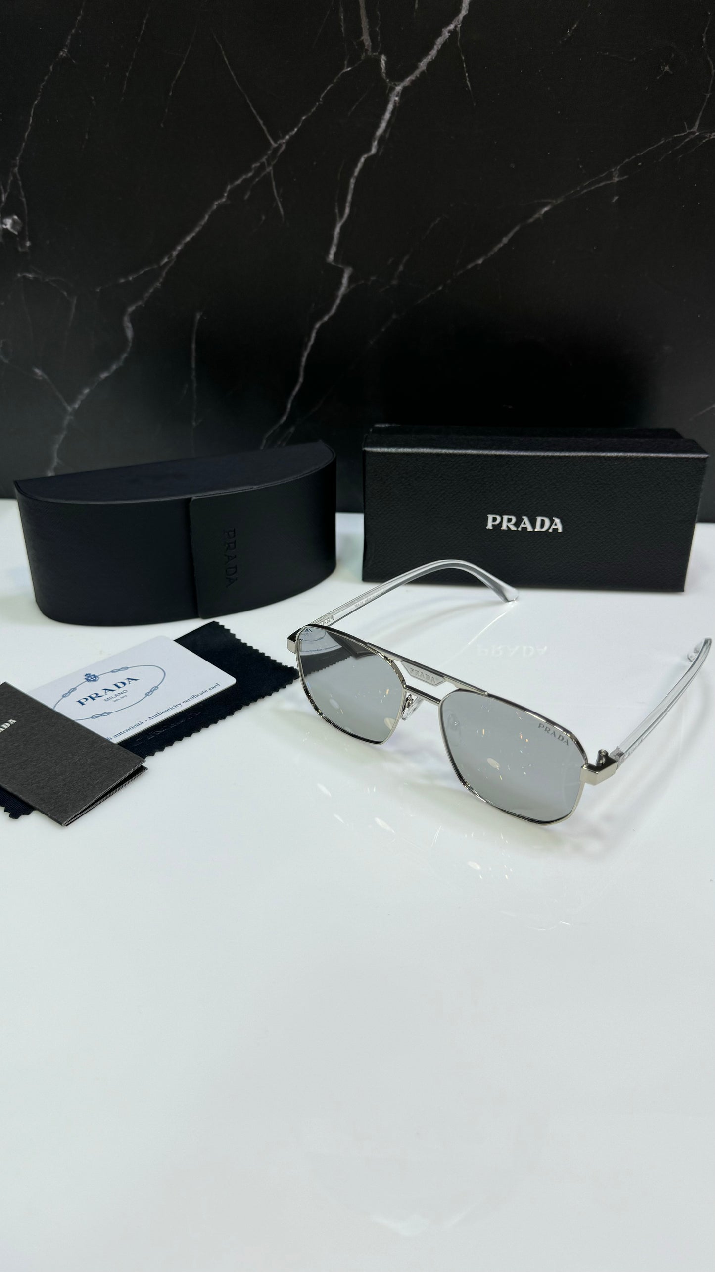 Prada Transparente plateada