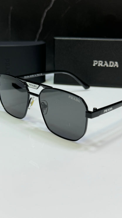 Prada negra