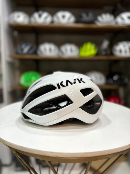 Casco protone blanco