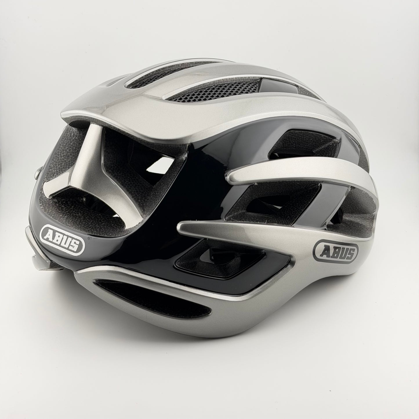 Casco plateado abus airbreaker - Route Store Ctg
