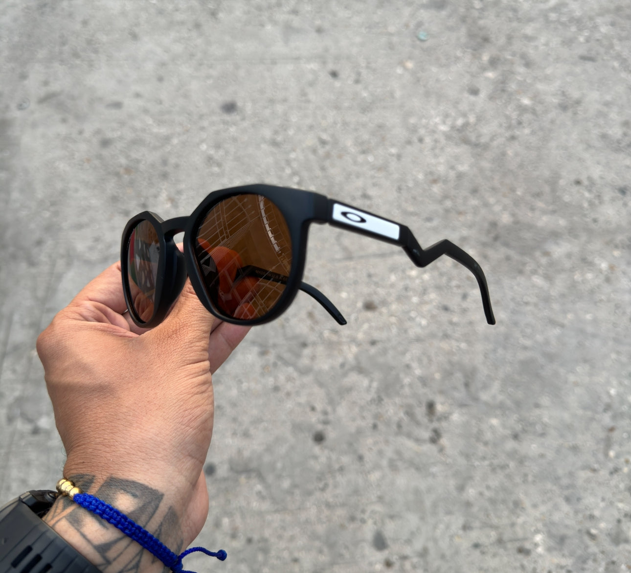 Gafas Oakley HSTN negra mate lente café prizm