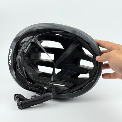 Casco negro Falconer