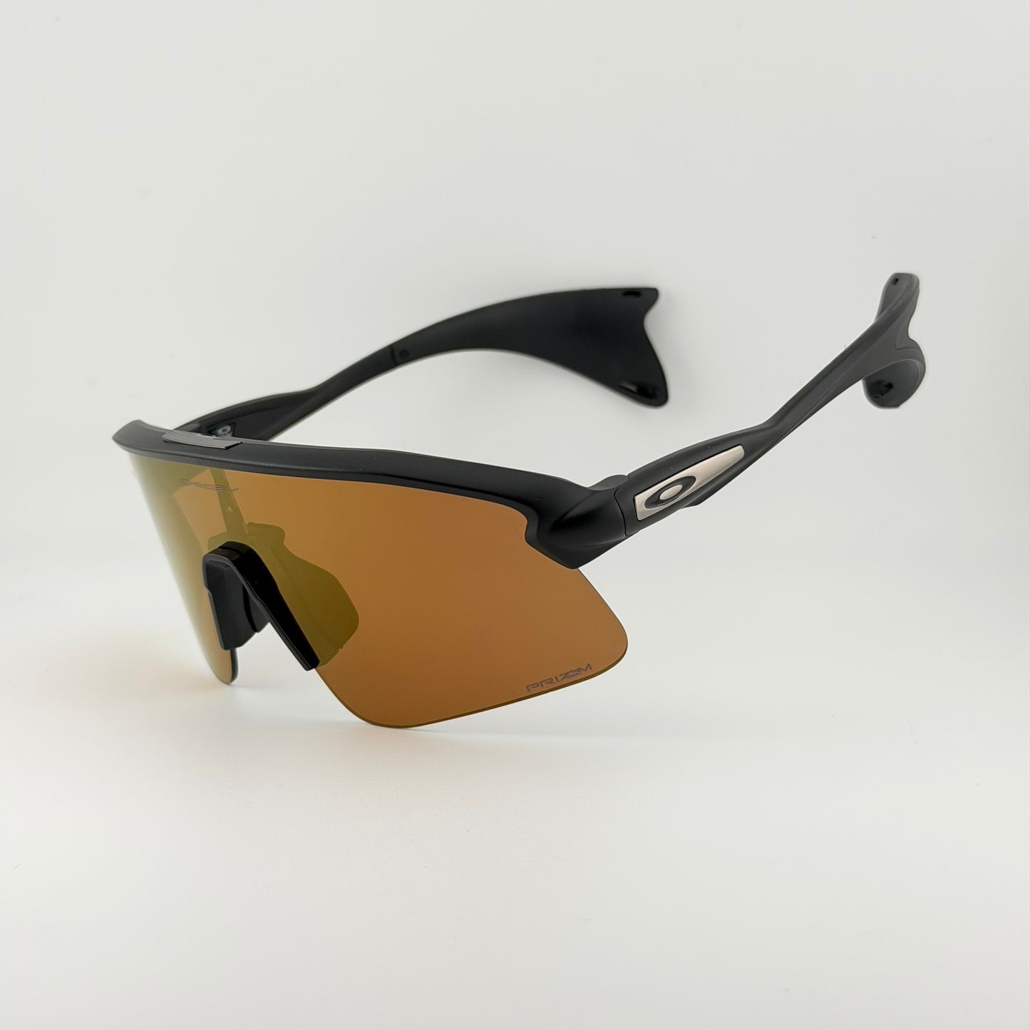 Gafa Oakley Stunt Devil negra dorada - Route Store Ctg