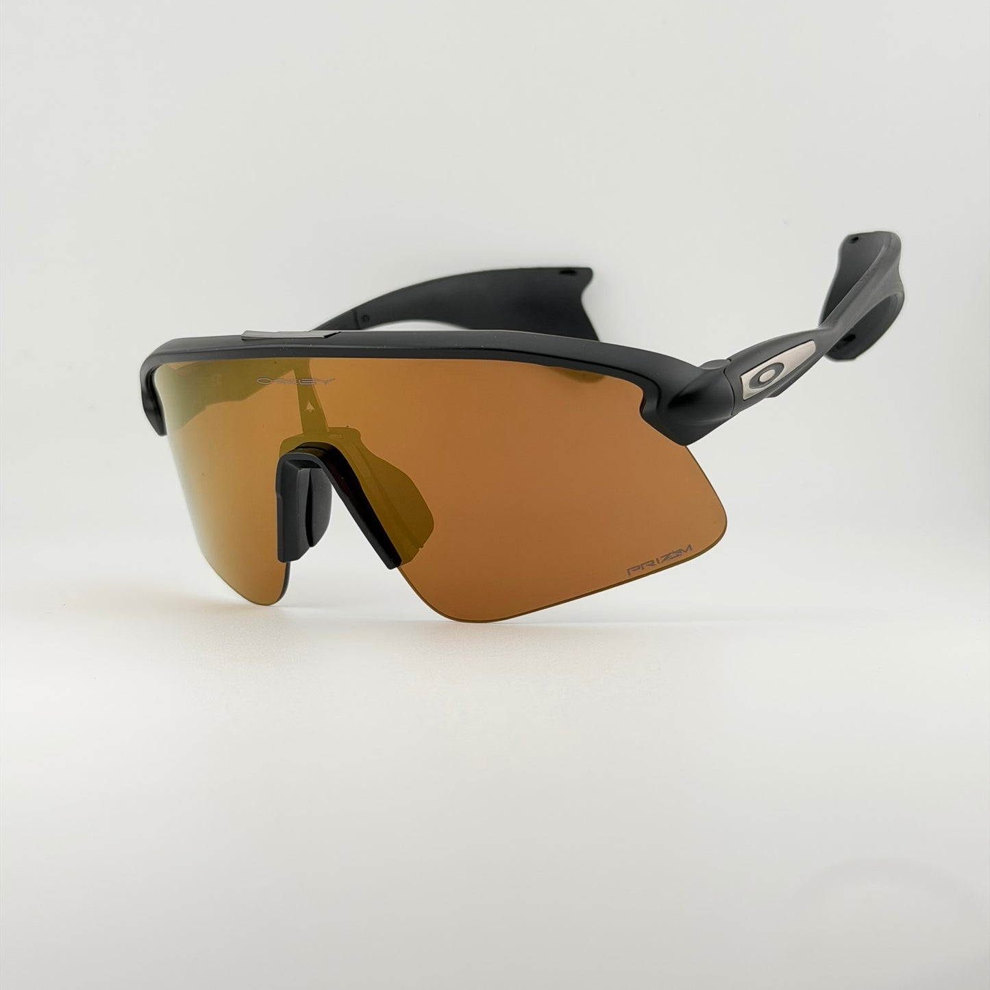Gafa Oakley Stunt Devil negra dorada - Route Store Ctg