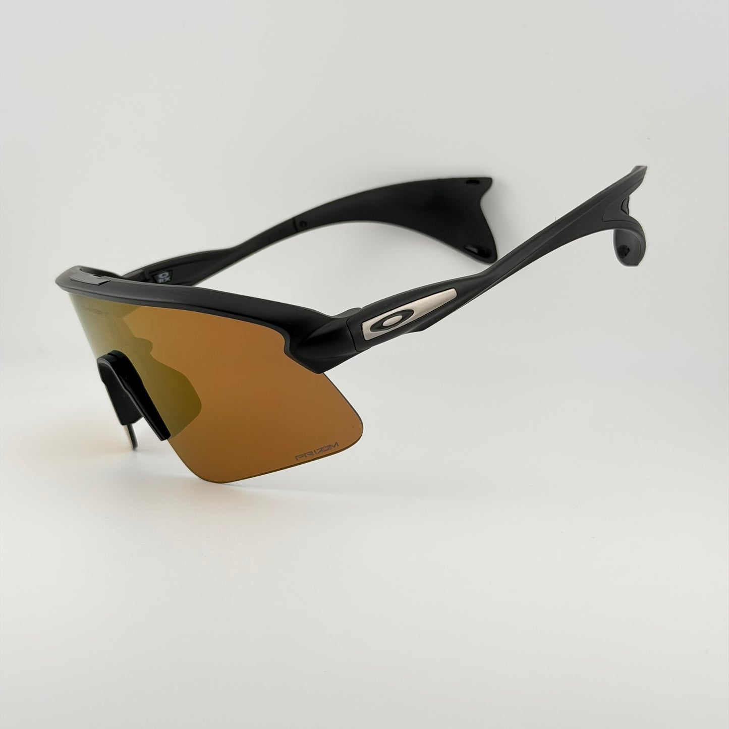 Gafa Oakley Stunt Devil negra dorada - Route Store Ctg