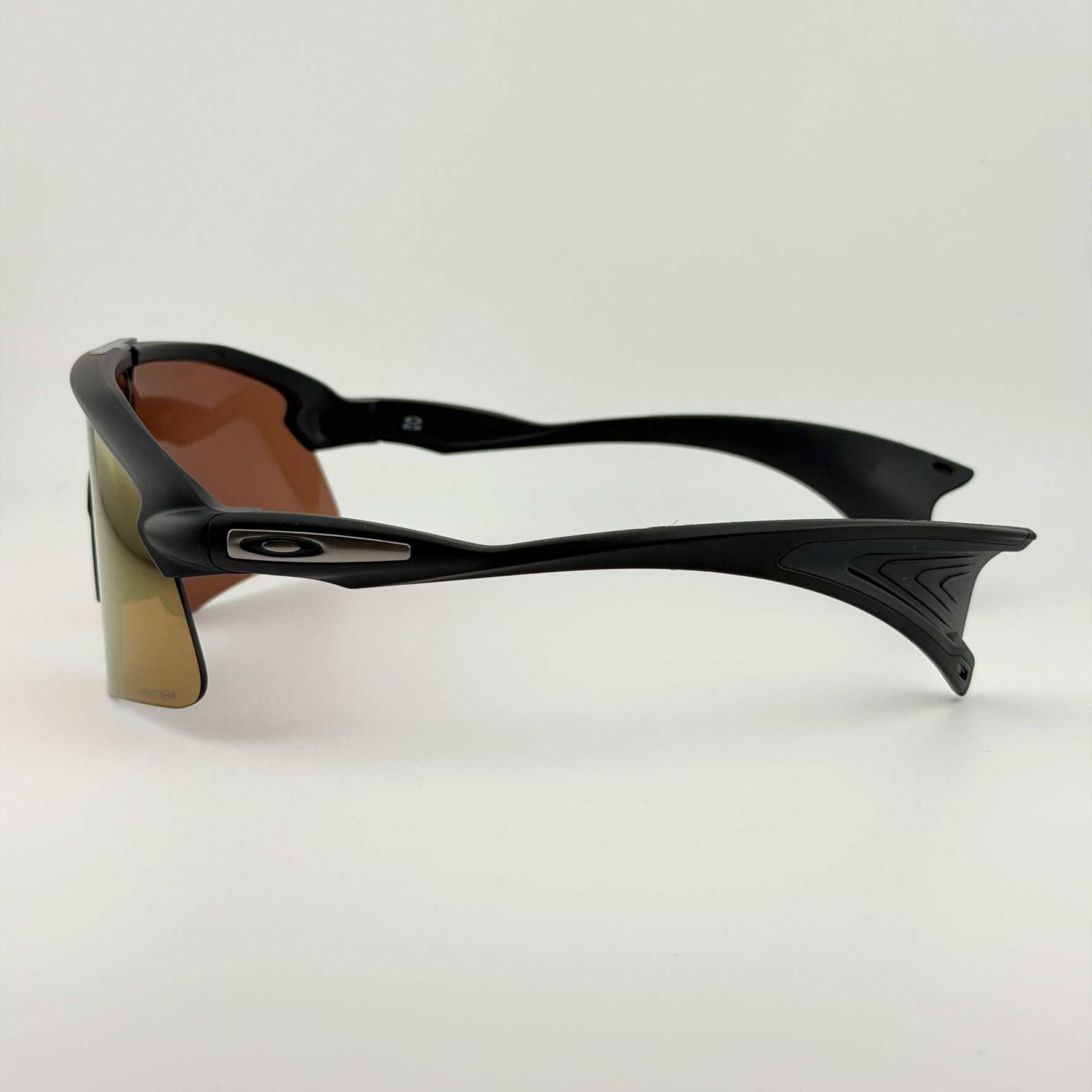 Gafa Oakley Stunt Devil negra dorada - Route Store Ctg