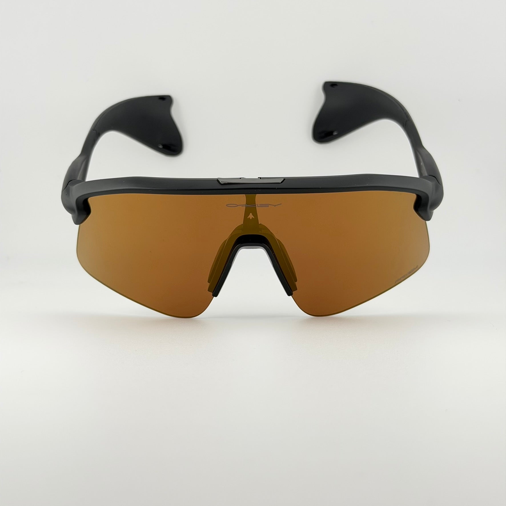 Gafa Oakley Stunt Devil negra dorada - Route Store Ctg