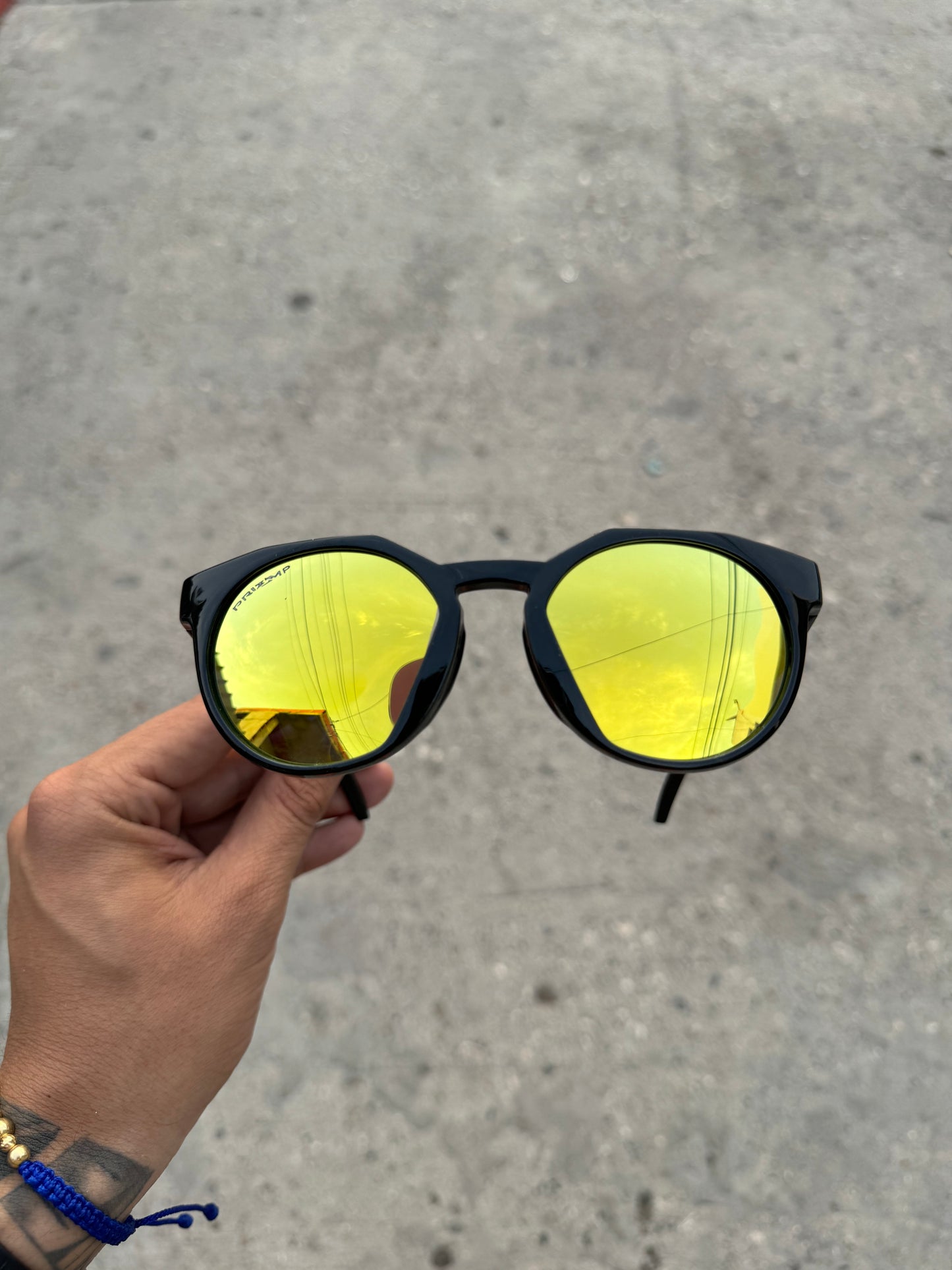 Gafas Oakley HSTN negra lente dorado prizm