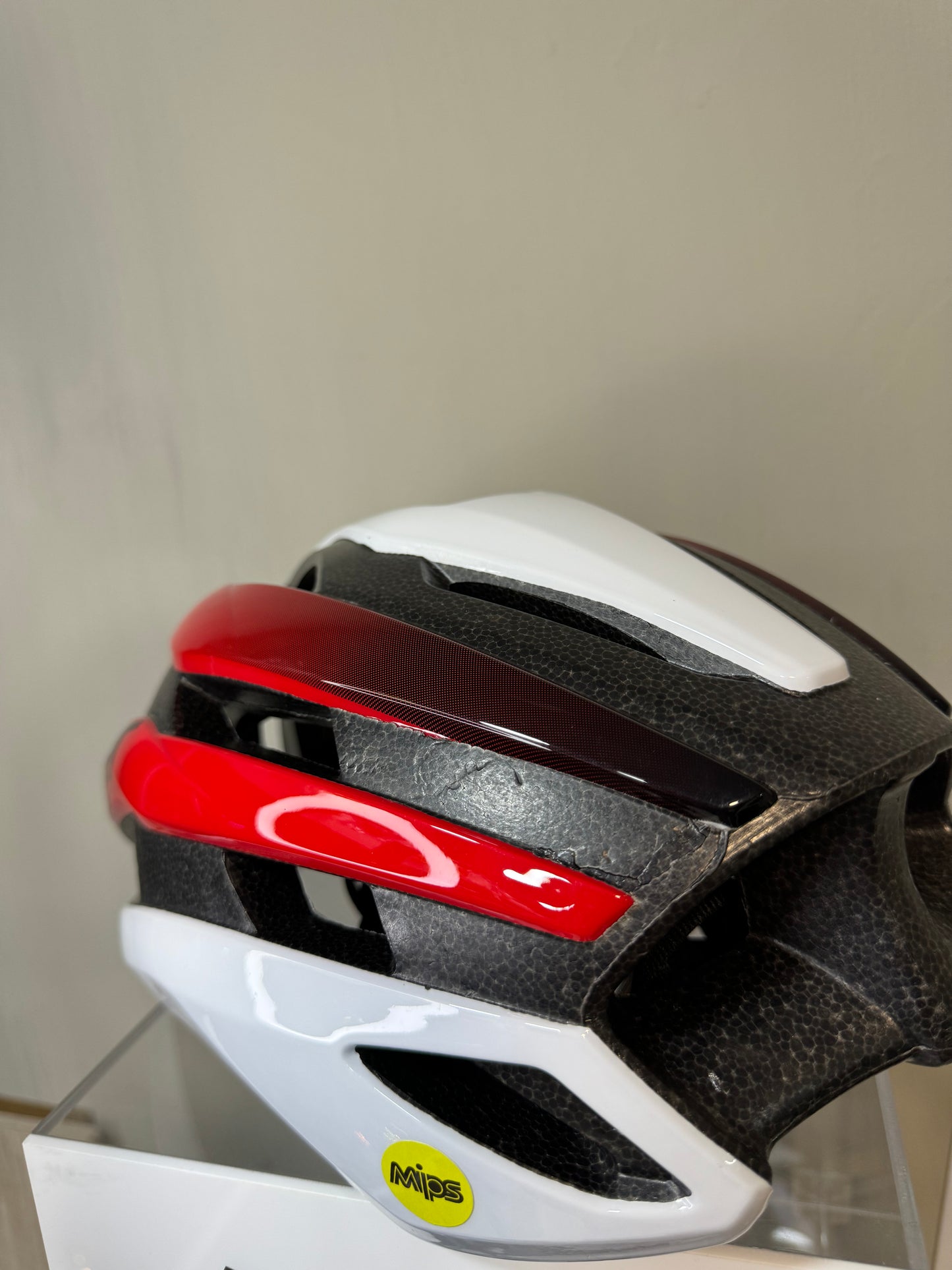 Casco MET blanco negro y rojo brillante