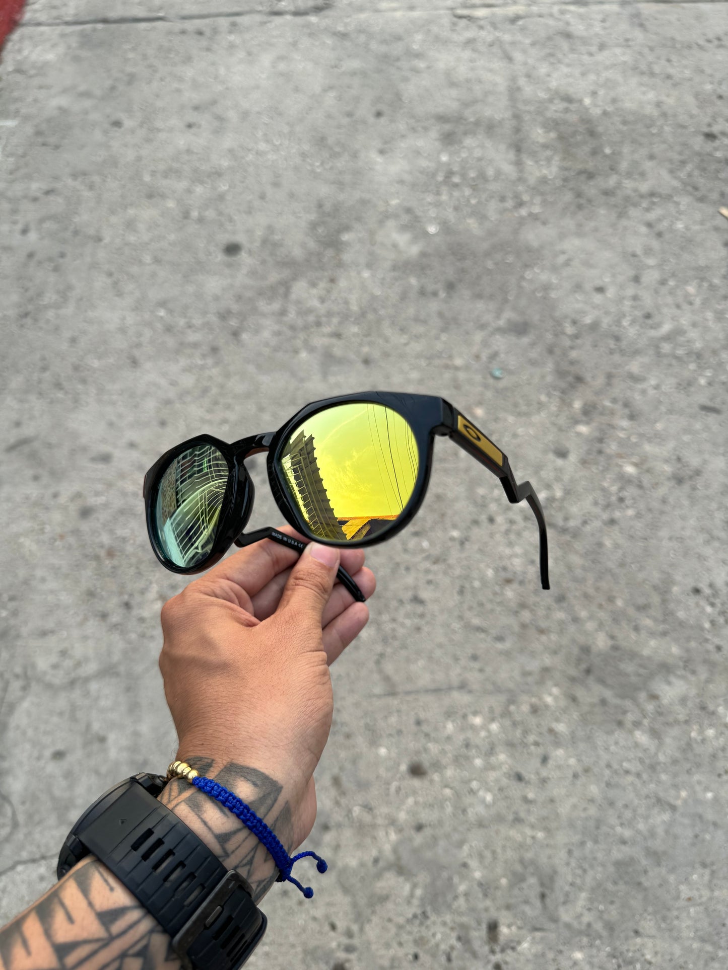 Gafas Oakley HSTN negra lente dorado prizm