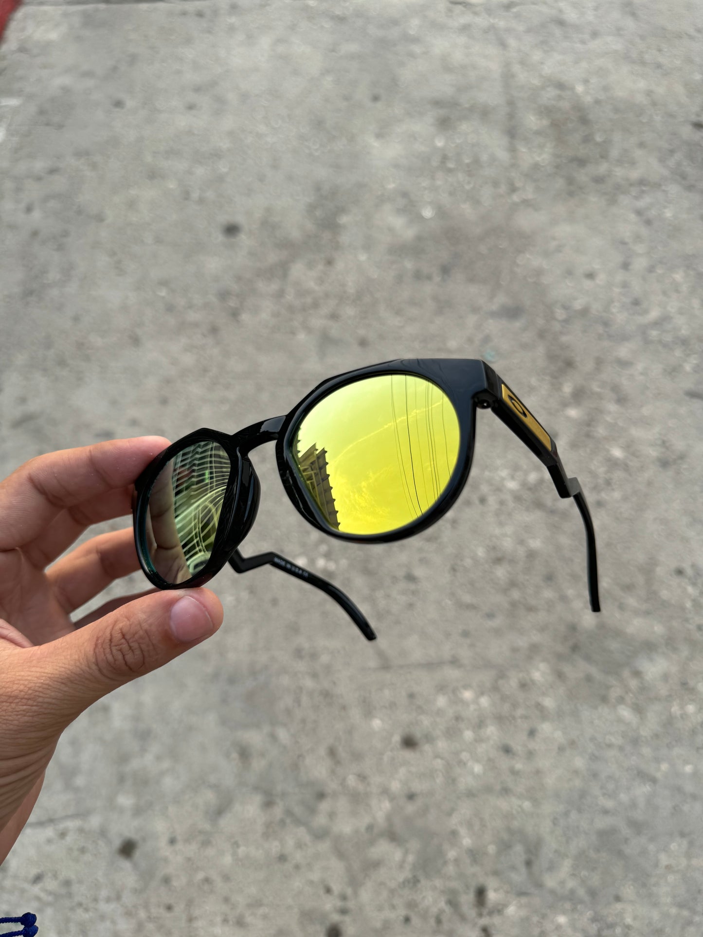 Gafas Oakley HSTN negra lente dorado prizm