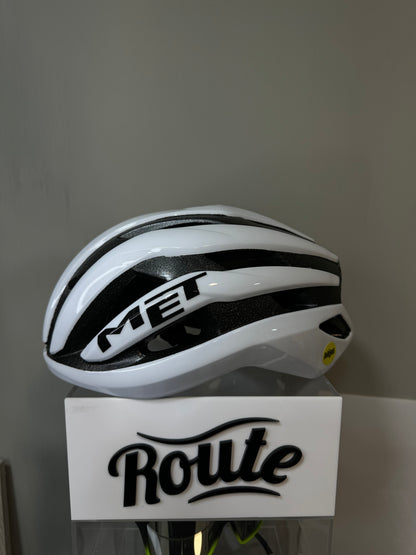 Casco MET blanco con negro brillante