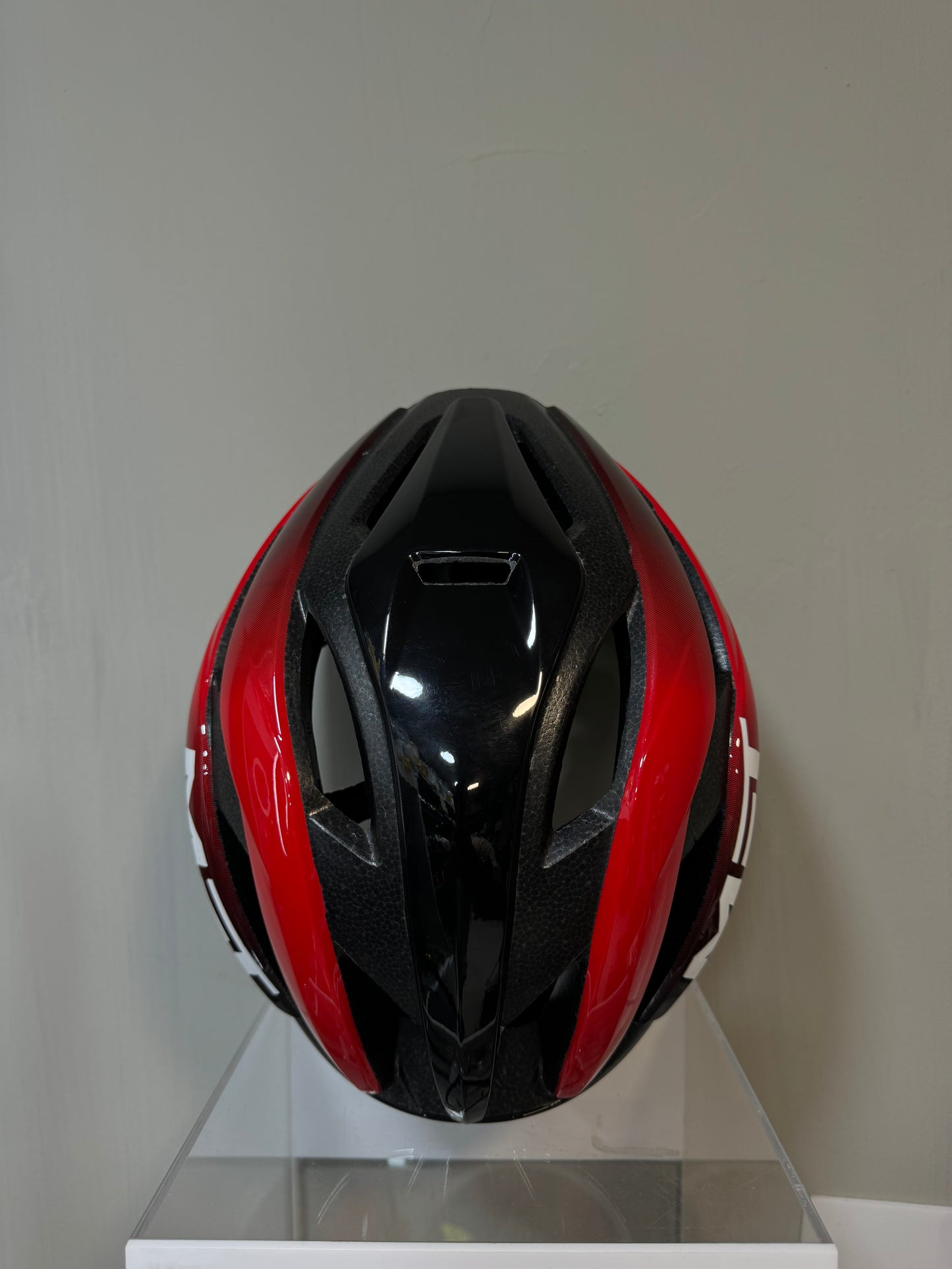 Casco MET negro con rojo brillante